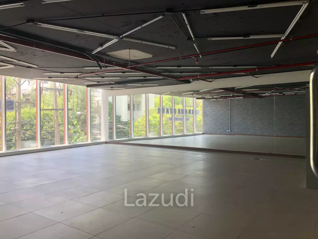 "Prime Office and Retail Space in Sukhumvit 39