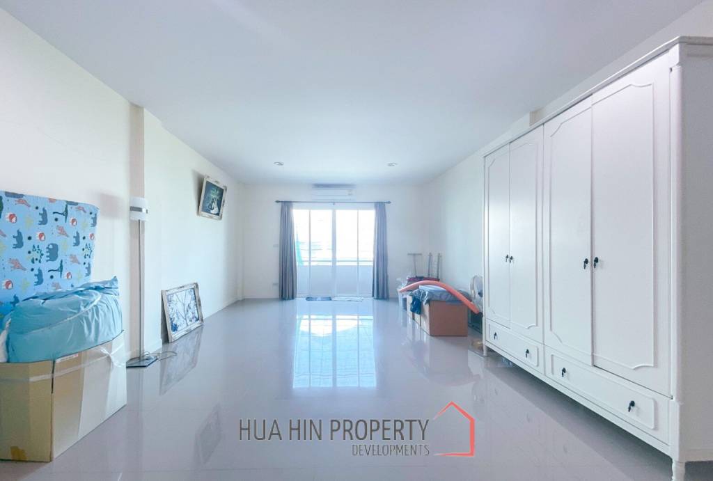 3 Storey Townhouse On Soi 94