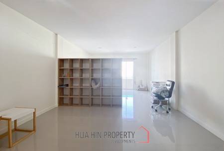 3 Storey Townhouse On Soi 94
