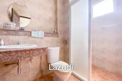 3 Storey Townhouse On Soi 94