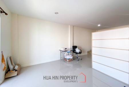 3 Storey Townhouse On Soi 94