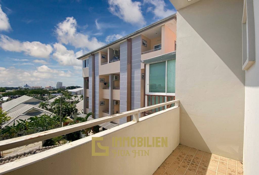 3 Storey Townhouse On Soi 94