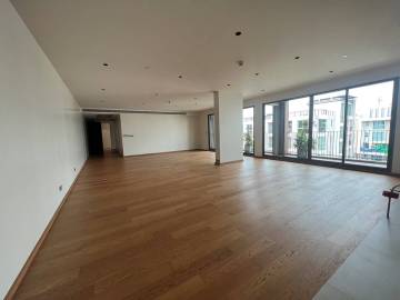 Supreme Legend 3 bedroom condo for sale