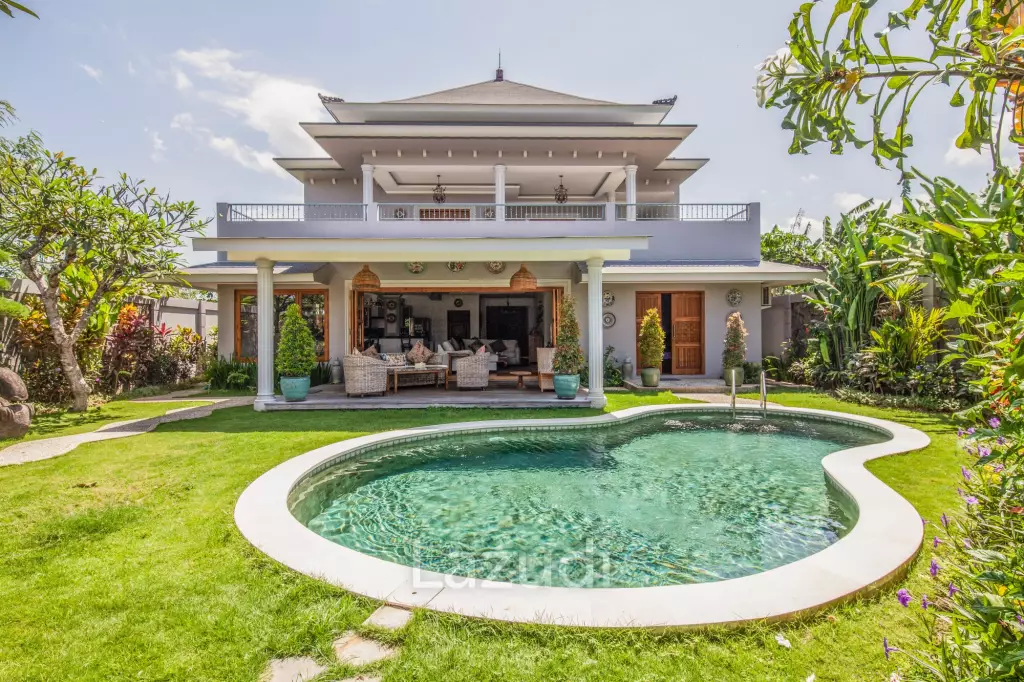 Perfect Freehold Villa For Sale located in secure Estate in Seminyak