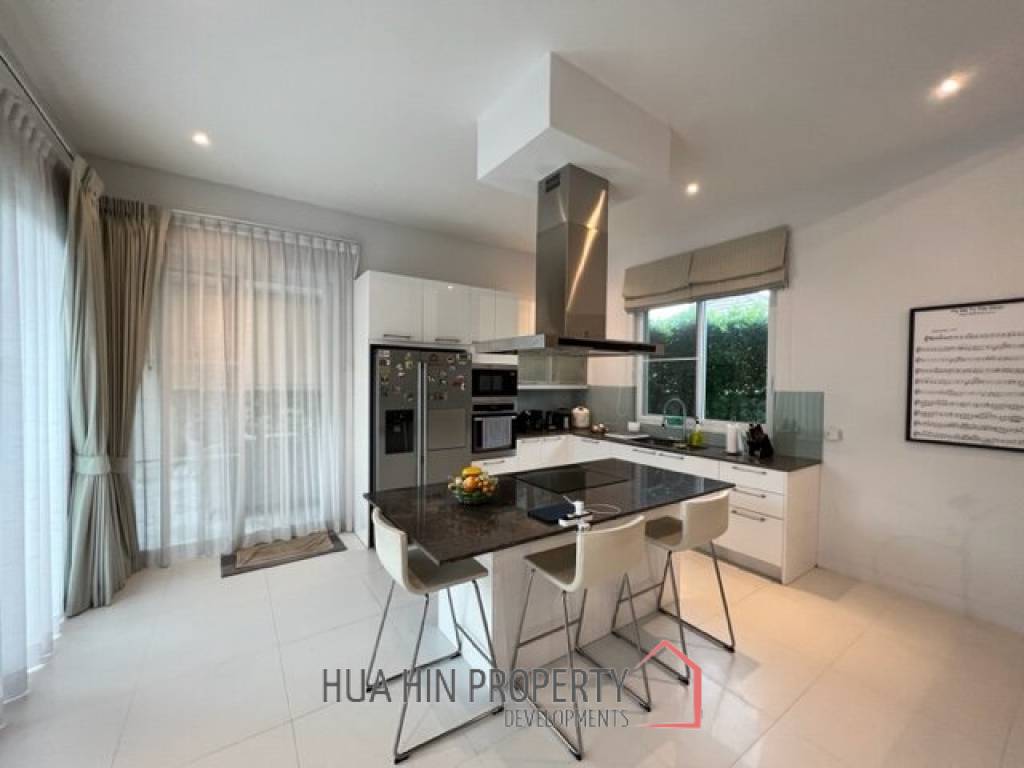 RED MOUNTAIN WATERSIDE  : 3 Bed Modern Pool Villa