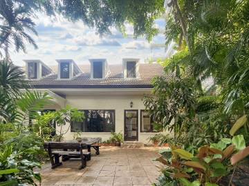 3 Bed 2 Bath 320 SQ.M House at Ekkamai 12