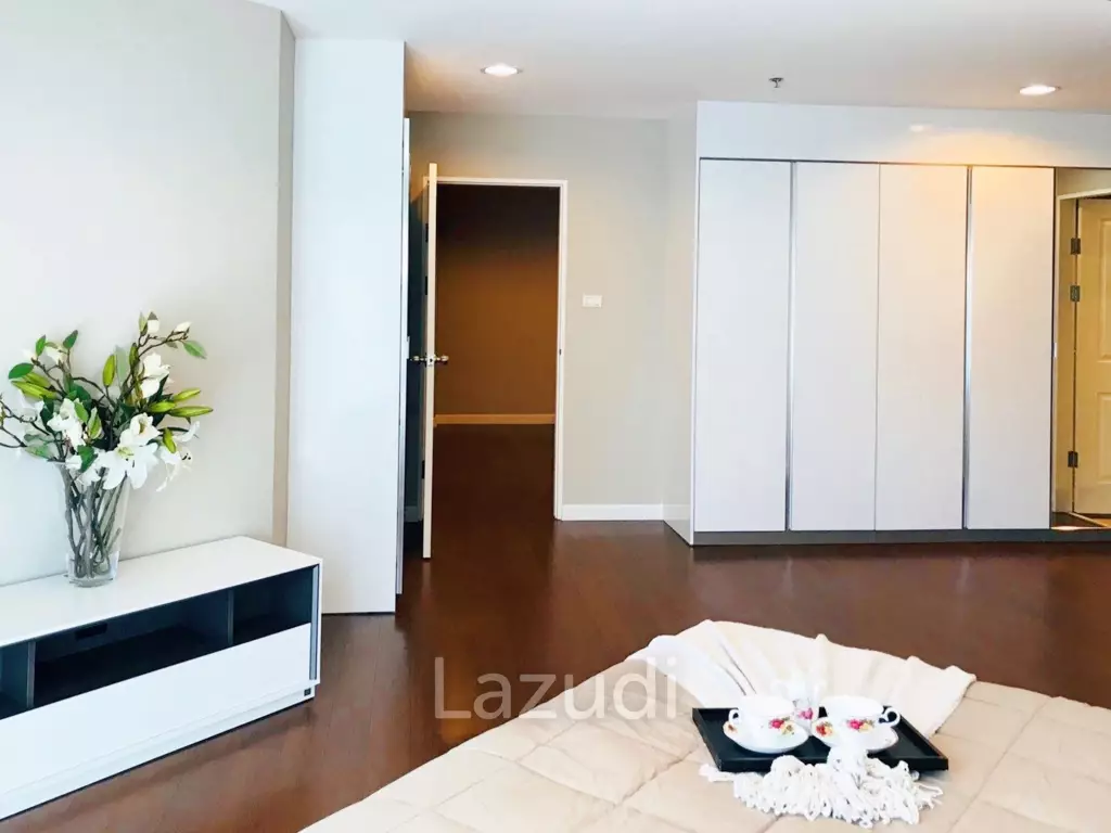 5 Bed 5 Bath 240 SQ.M Belle Grand Rama 9