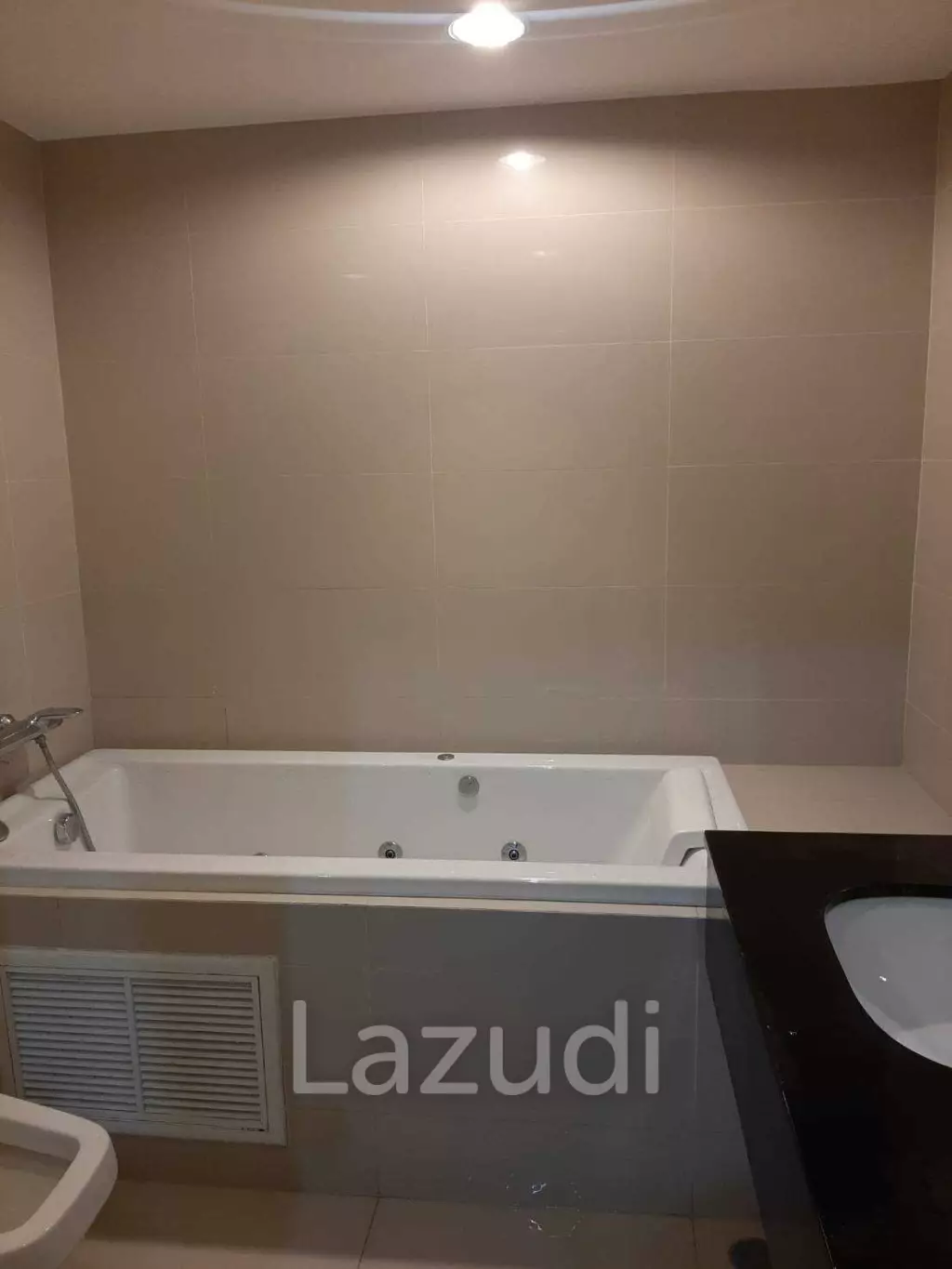 5 Bed 5 Bath 267 SQ.M Belle Grand Rama 9