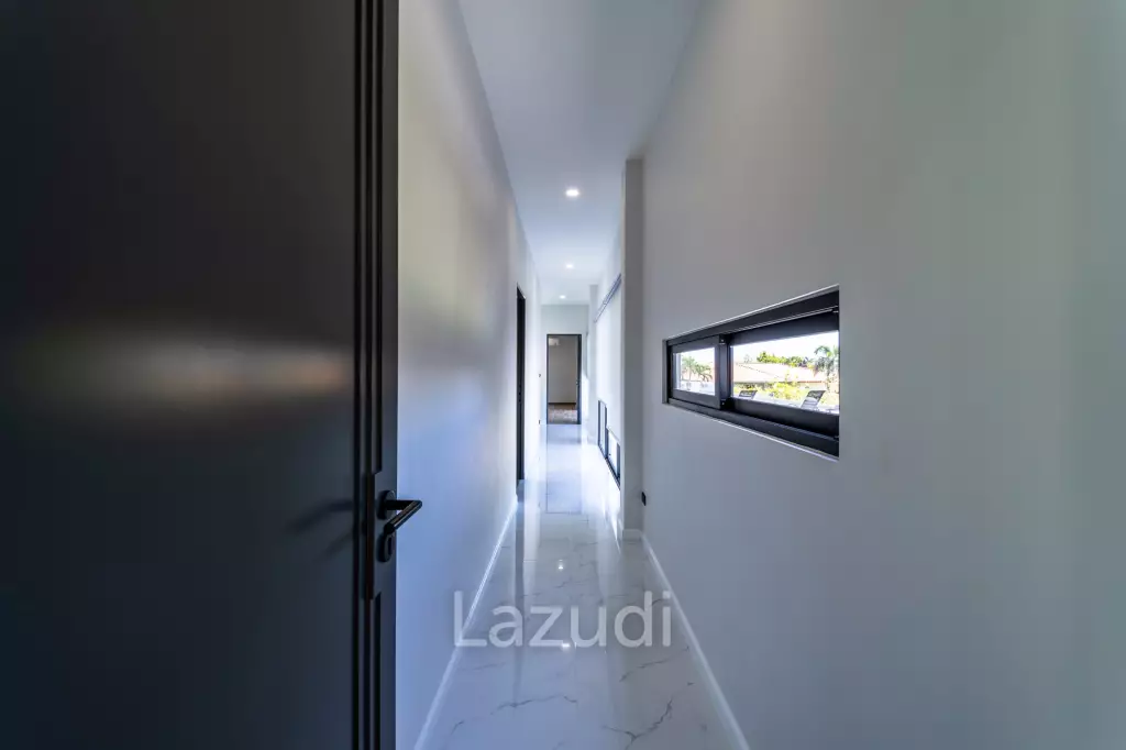 Elegant Oasis in Hua Hin: Luxurious 4-Bed Villa