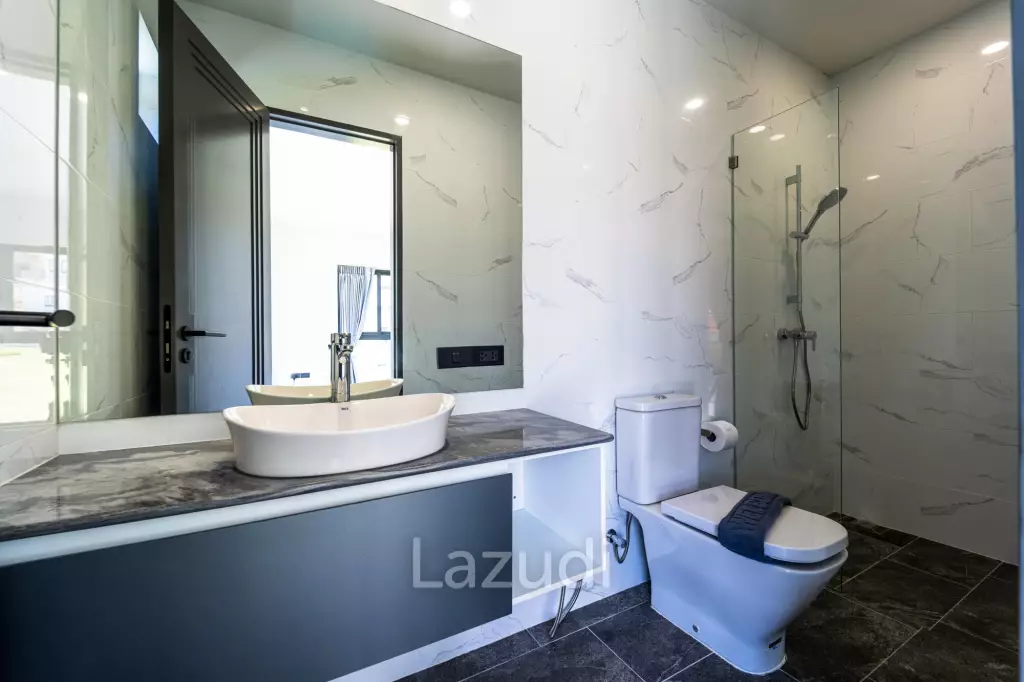 Elegant Oasis in Hua Hin: Luxurious 4-Bed Villa