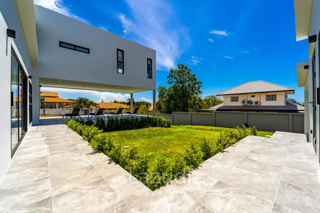 Elegant Oasis in Hua Hin: Luxurious 4-Bed Villa