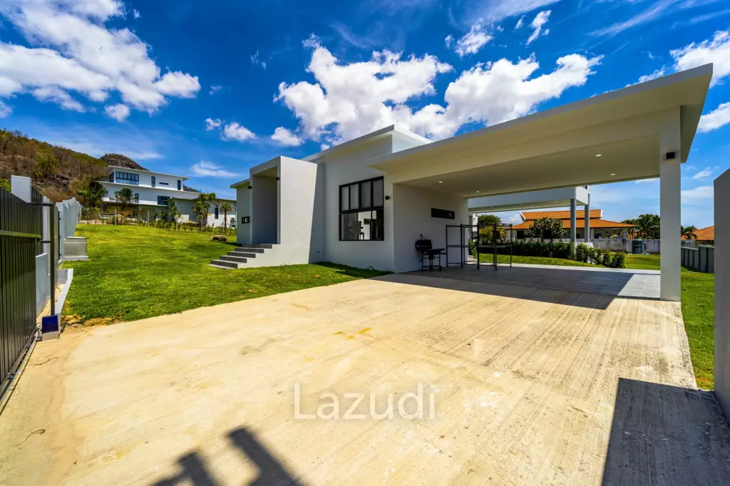 Elegant Oasis in Hua Hin: Luxurious 4-Bed Villa