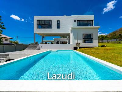 Elegant Oasis in Hua Hin: Luxurious 4-Bed Villa