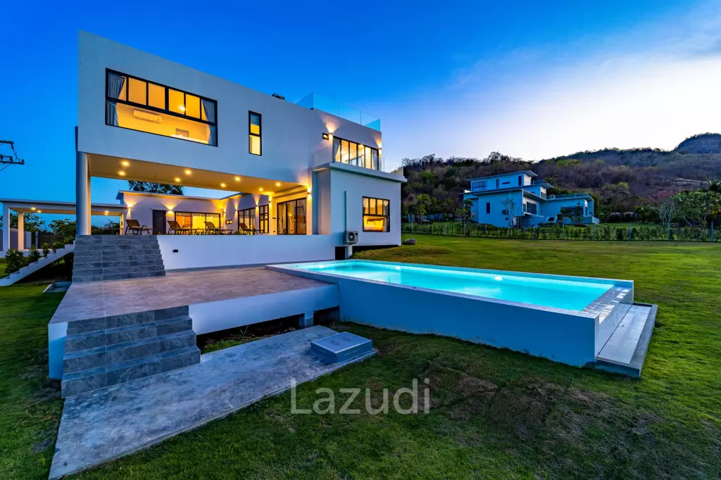 Elegant Oasis in Hua Hin: Luxurious 4-Bed Villa