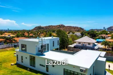 Elegant Oasis in Hua Hin: Luxurious 4-Bed Villa