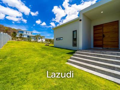 Elegant Oasis in Hua Hin: Luxurious 4-Bed Villa