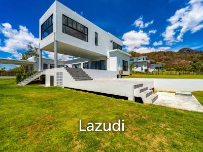 Elegant Oasis in Hua Hin: Luxurious 4-Bed Villa