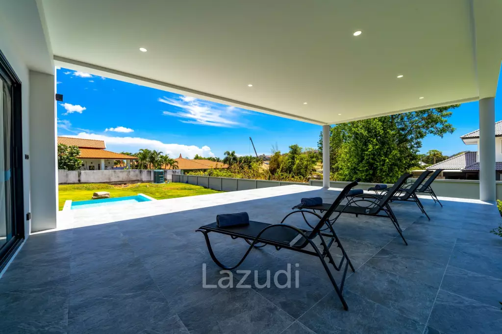 Elegant Oasis in Hua Hin: Luxurious 4-Bed Villa