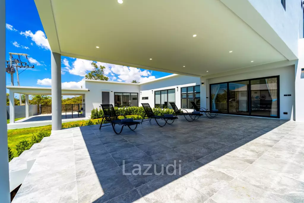 Elegant Oasis in Hua Hin: Luxurious 4-Bed Villa