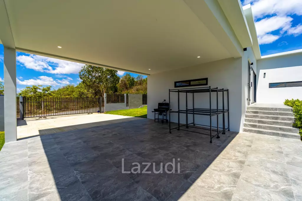 Elegant Oasis in Hua Hin: Luxurious 4-Bed Villa