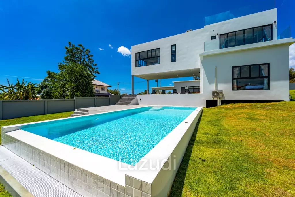 Elegant Oasis in Hua Hin: Luxurious 4-Bed Villa