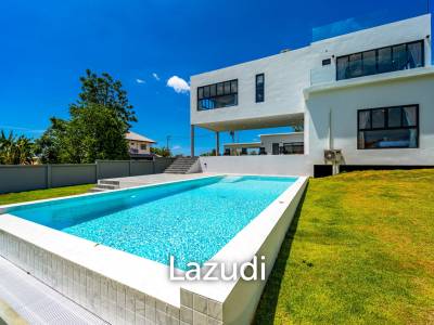 Elegant Oasis in Hua Hin: Luxurious 4-Bed Villa
