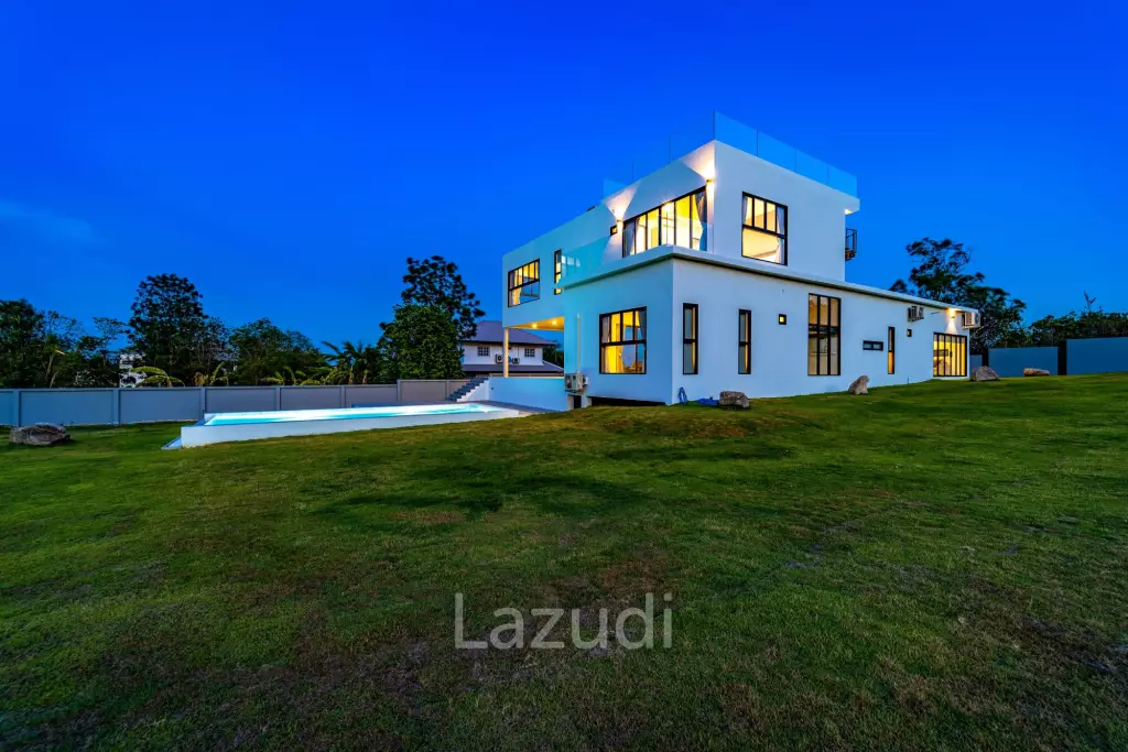 Elegant Oasis in Hua Hin: Luxurious 4-Bed Villa