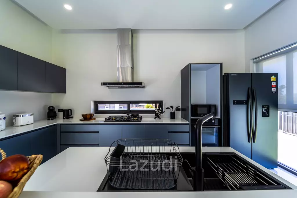Elegant Oasis in Hua Hin: Luxurious 4-Bed Villa