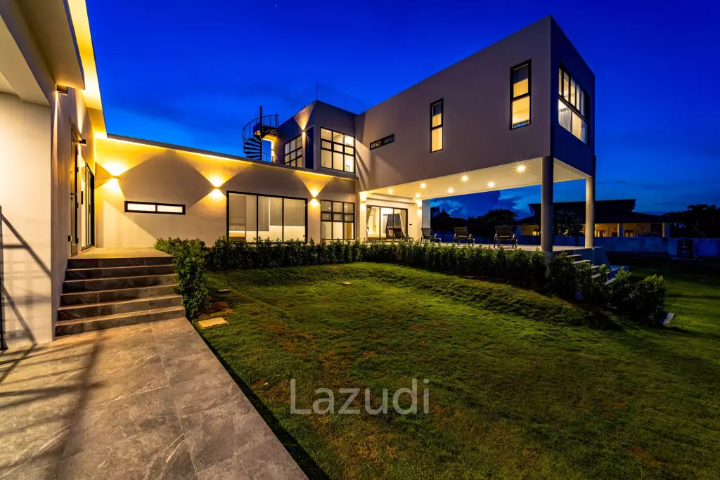 Elegant Oasis in Hua Hin: Luxurious 4-Bed Villa