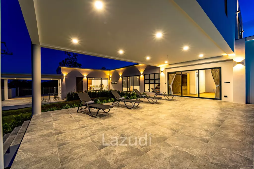 Elegant Oasis in Hua Hin: Luxurious 4-Bed Villa