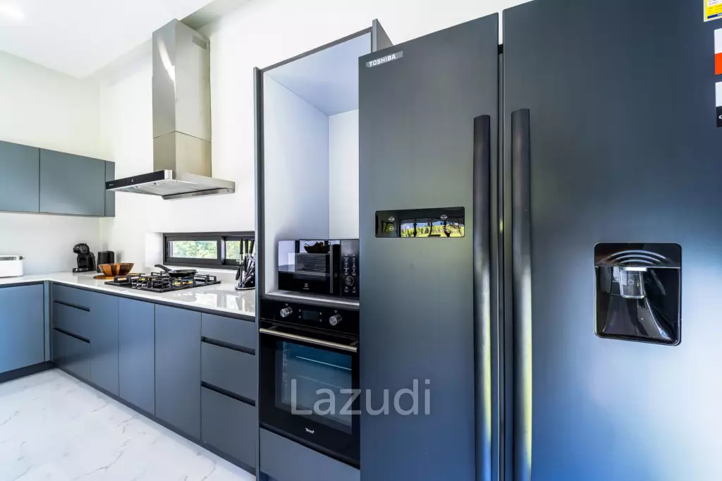 Elegant Oasis in Hua Hin: Luxurious 4-Bed Villa