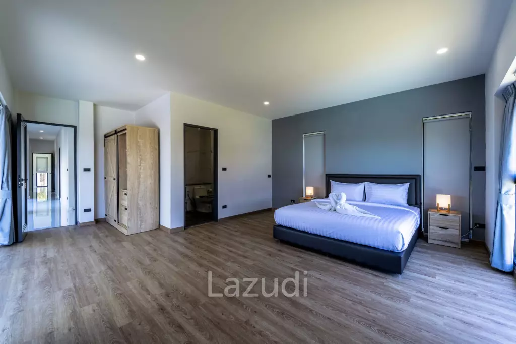 Elegant Oasis in Hua Hin: Luxurious 4-Bed Villa