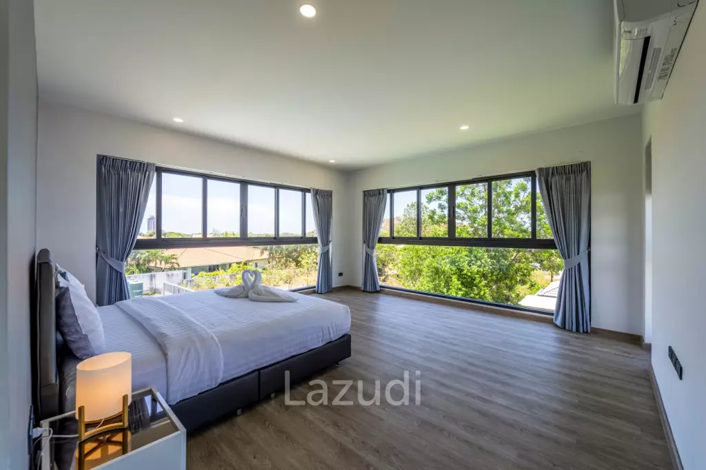 Elegant Oasis in Hua Hin: Luxurious 4-Bed Villa