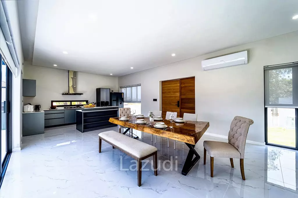 Elegant Oasis in Hua Hin: Luxurious 4-Bed Villa