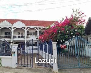 6 Bedroom 4 Bathroom 240 SQ.M Wongamat Townhouse