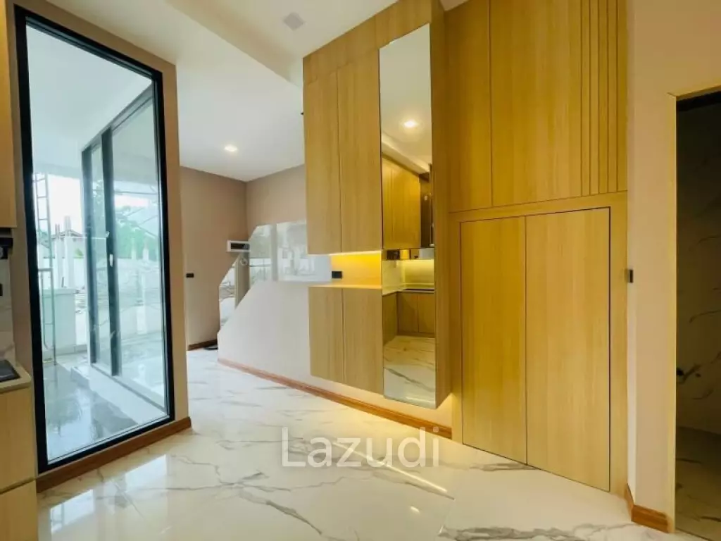 8 Bed 6 Bath 360 SQ.M Villa La Richie