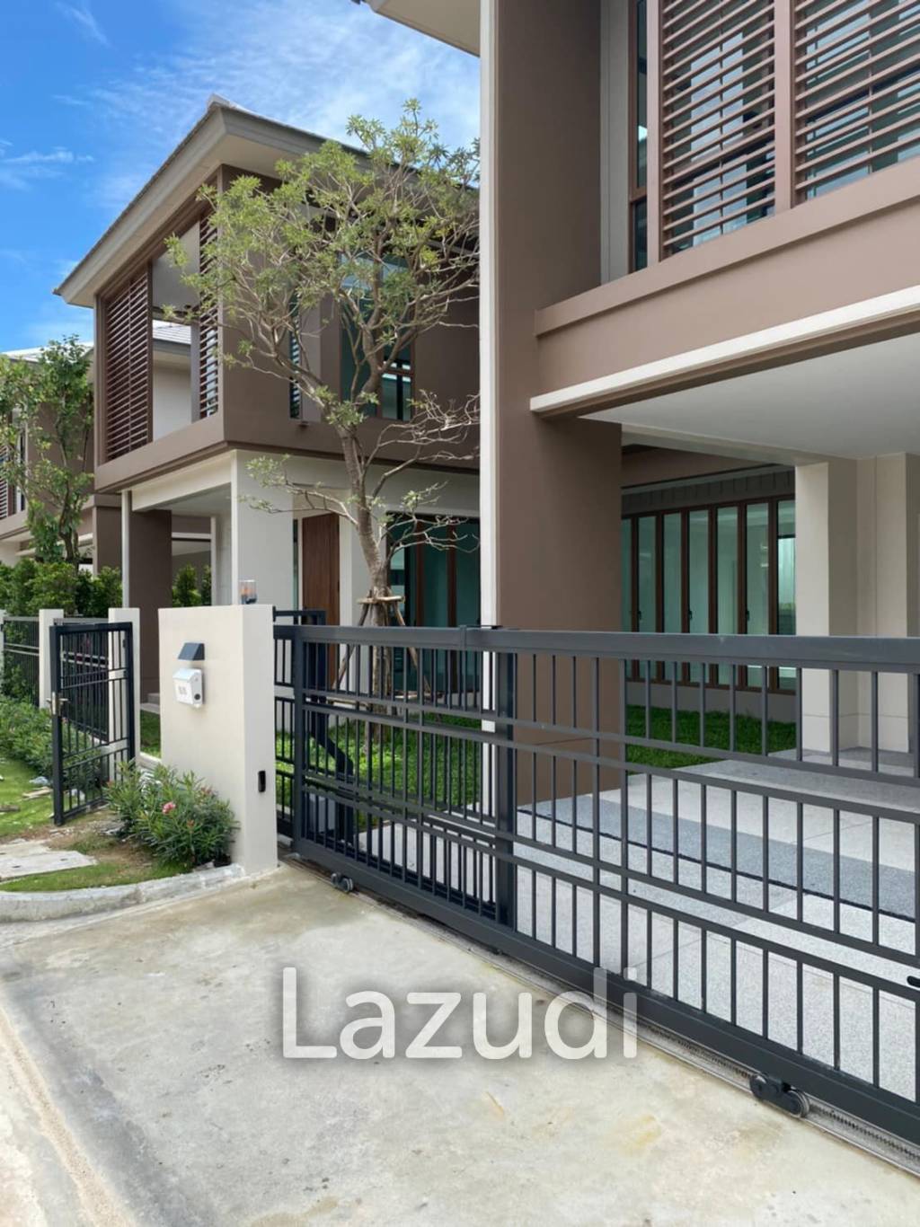 4 Bed 5 Bath 300 SQ.M Burasiri Krungthep Kreetha