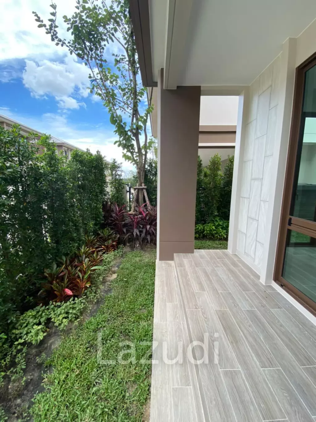 4 Bed 5 Bath 300 SQ.M Burasiri Krungthep Kreetha