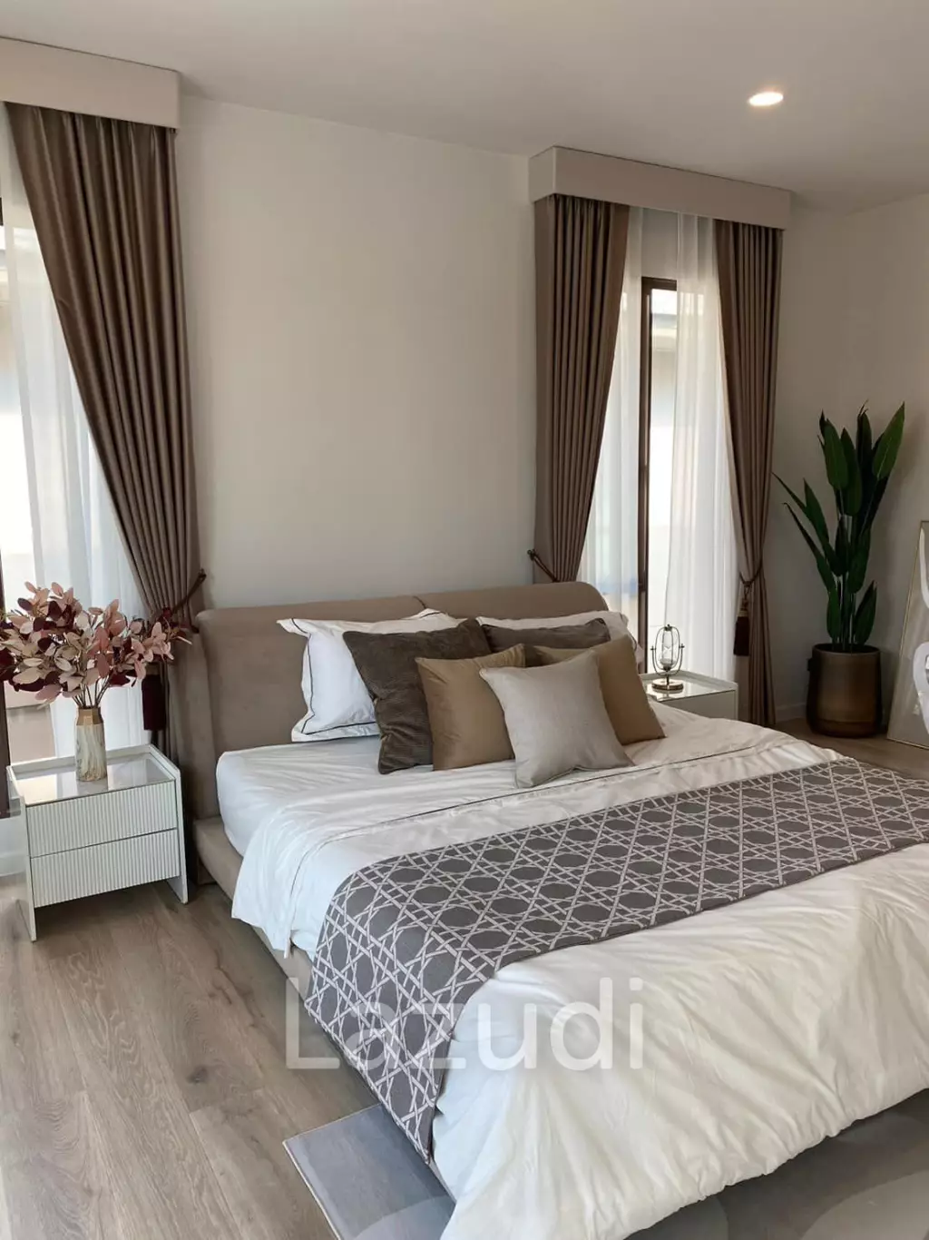 4 Bed 5 Bath 300 SQ.M Burasiri Krungthep Kreetha
