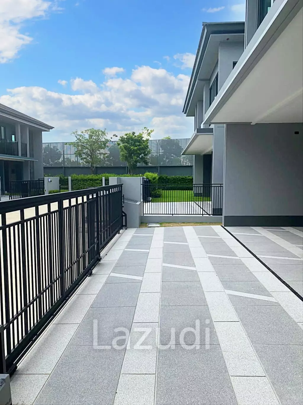 4 Bed 294 SQ.M  Setthasiri Krungthep Kreetha