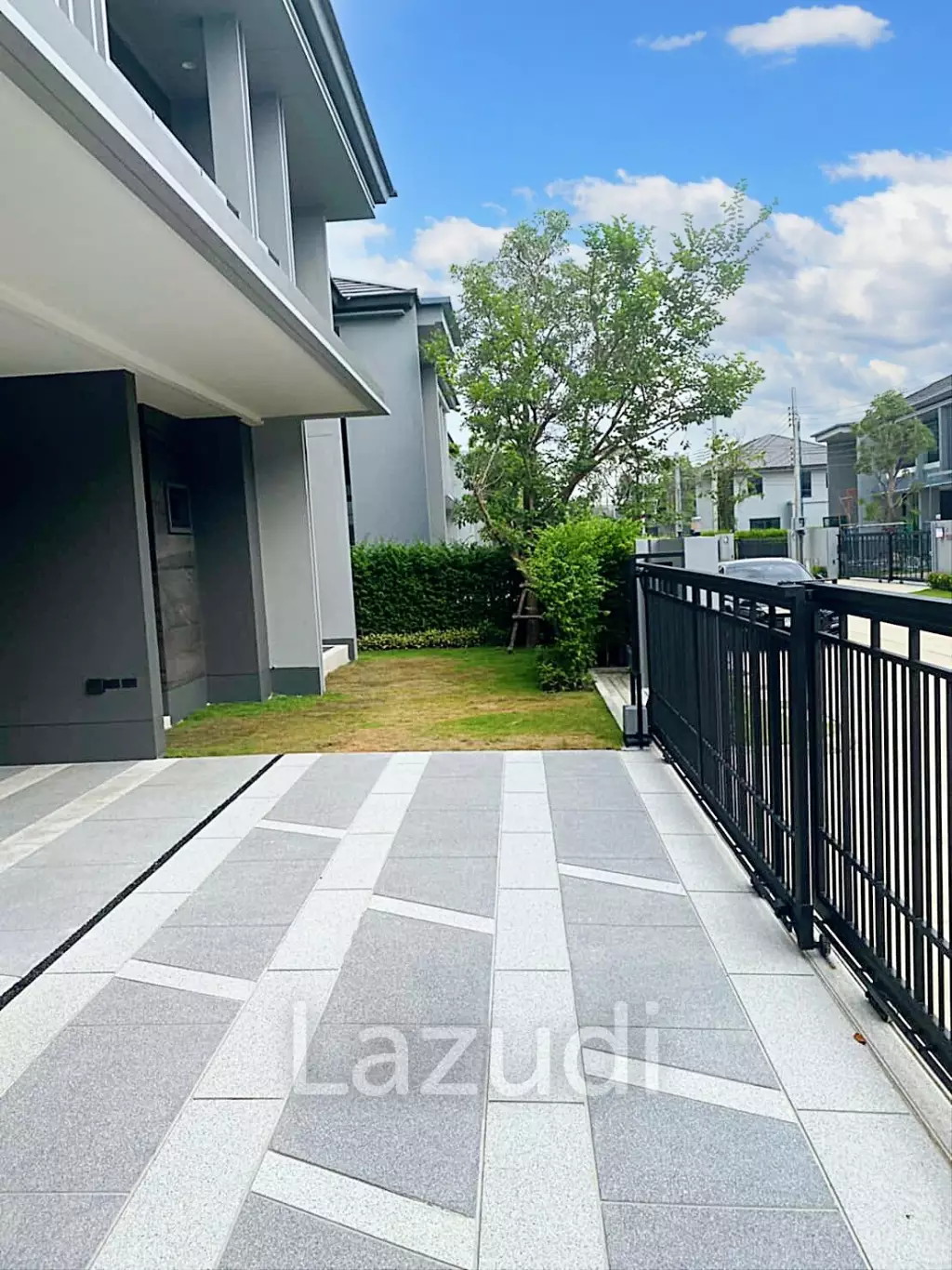 4 Bed 294 SQ.M  Setthasiri Krungthep Kreetha