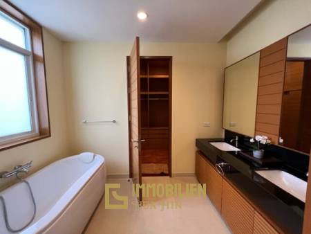 550 metro cuadrado 3 ` 2 Baño Villa de Venta