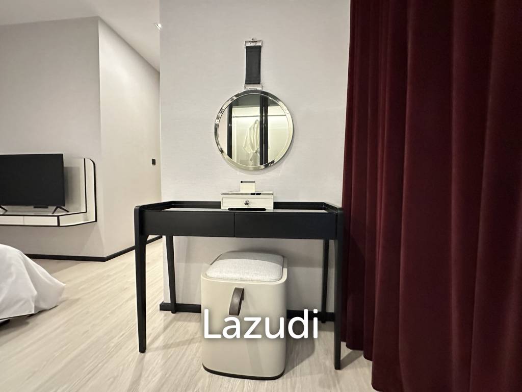 2 Bed 2 Bath 90.99 SQ.M The Room Sukhumvit 38