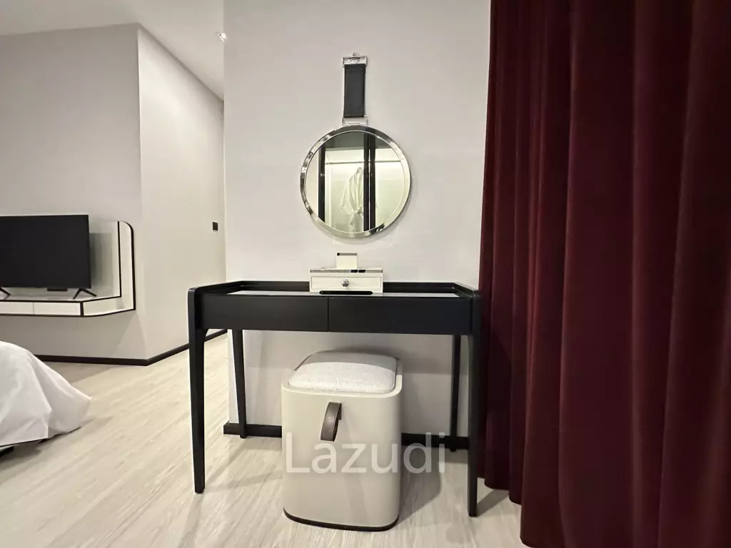 2 Bed 2 Bath 90.99 SQ.M The Room Sukhumvit 38