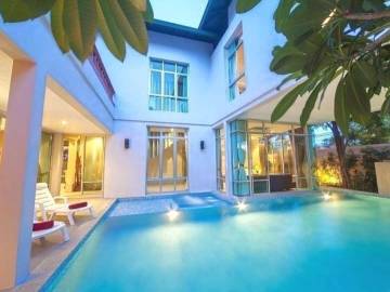 5 Bedroom 6 Bathroom 400 SQ.M - Largest plot in the village 1684sqm
