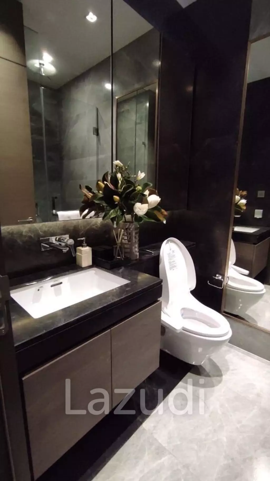1 Bedroom 1 Bathroom 35 SQ.M 28 Chidlom