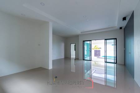 3 Bed 3 Bath 196 SQ.M Huguh Home Pool Villa Cha-Am