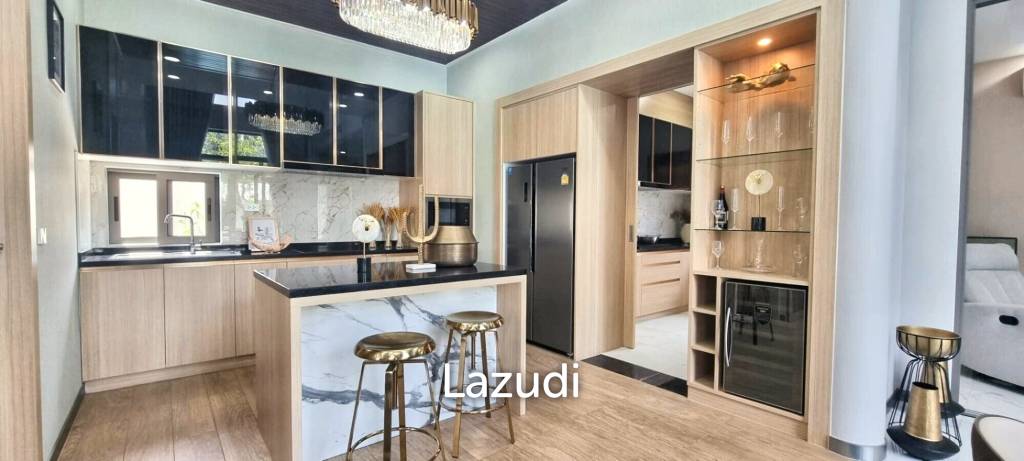 6 Beds 8 Baths 800 SQ.M. 98 Lakeville Mabprachan