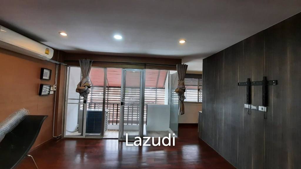 Five Bedroom Freehold Townhouse in Pattanakarn 44 Bangkok