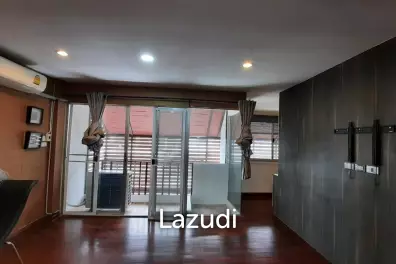 Five Bedroom Freehold Townhouse in Pattanakarn 44 Bangkok